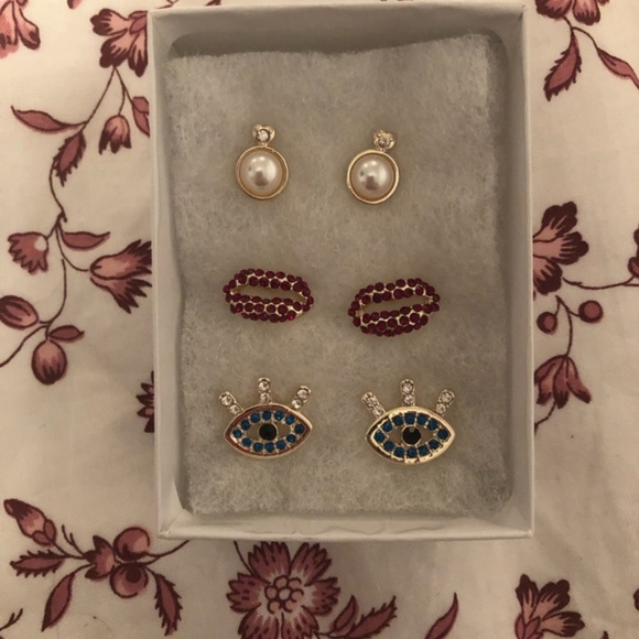 Jewelry - 3 Pair Earring Stud Set